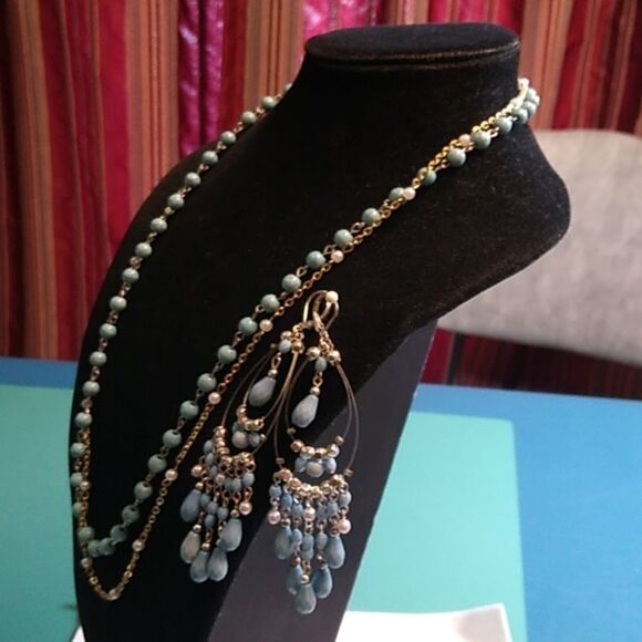 Elegant Gold/Silver Tone Metal and Blue Beaded Necklace & Chandelier Earring - Picture 3 of 8